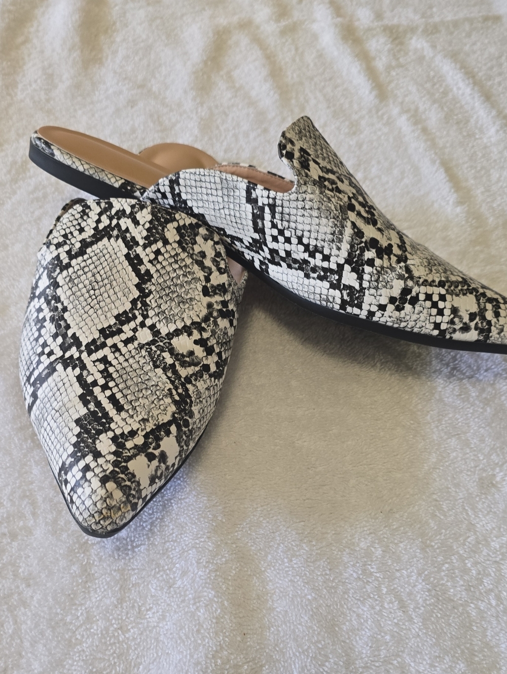 NWOT Unbranded Faux Leather Slides